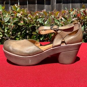 Jafa 702 Tan Clog Sandals Size 38 worn 2-3 times only
